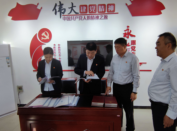 公司黨委副書記、監(jiān)事長張錫軍同...